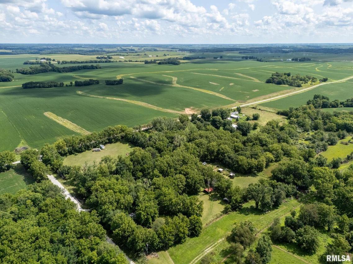 1083 290th St., Viola, IL 61245