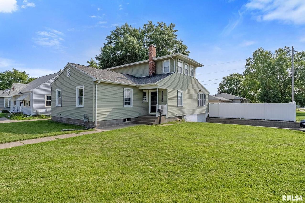 2856 7th St., East Moline, IL 61244