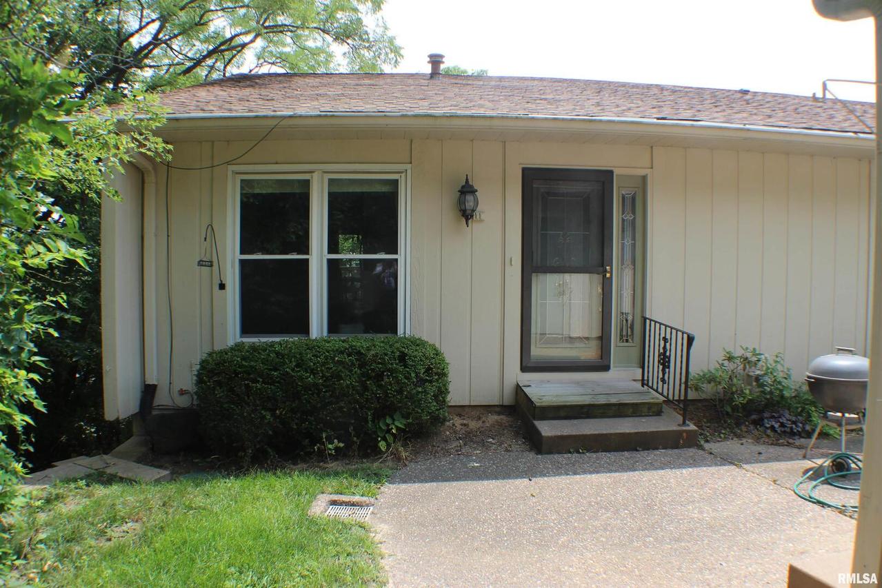 3360 Park 16th St., Moline, IL 61265