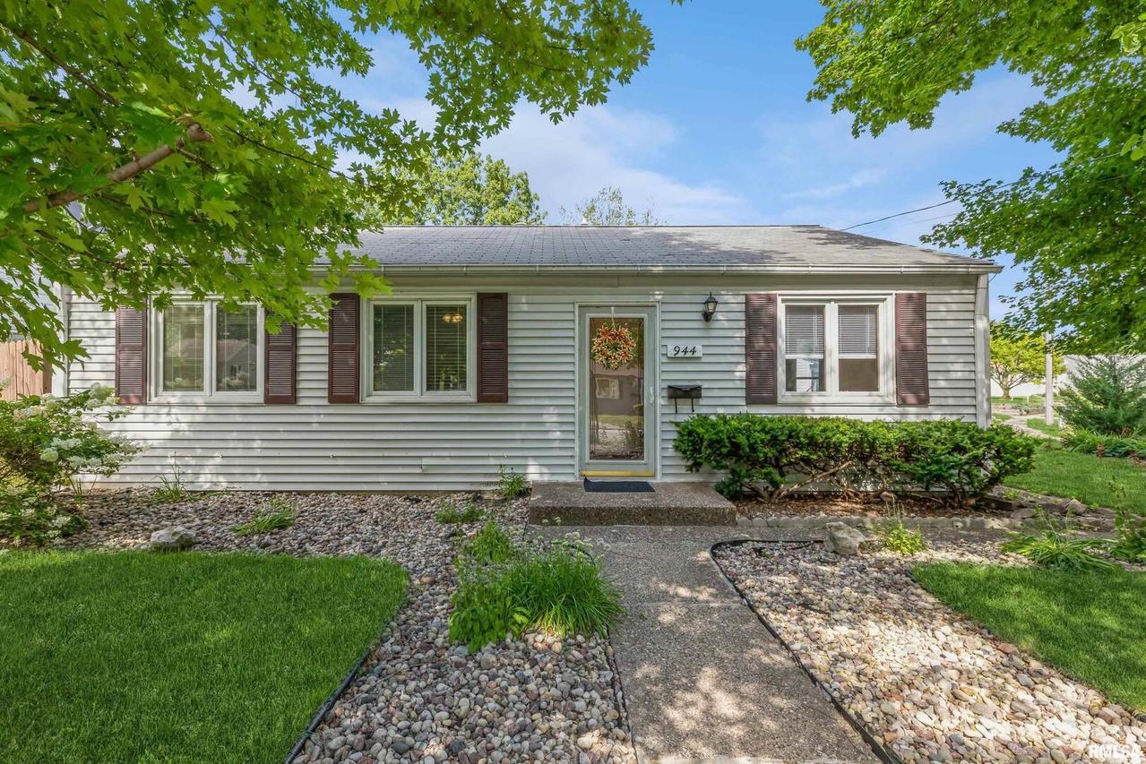 944 40th Street Ct., Moline, IL 61265