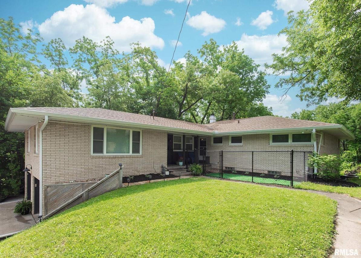 2228 25th Ave., Rock Island, IL 61201