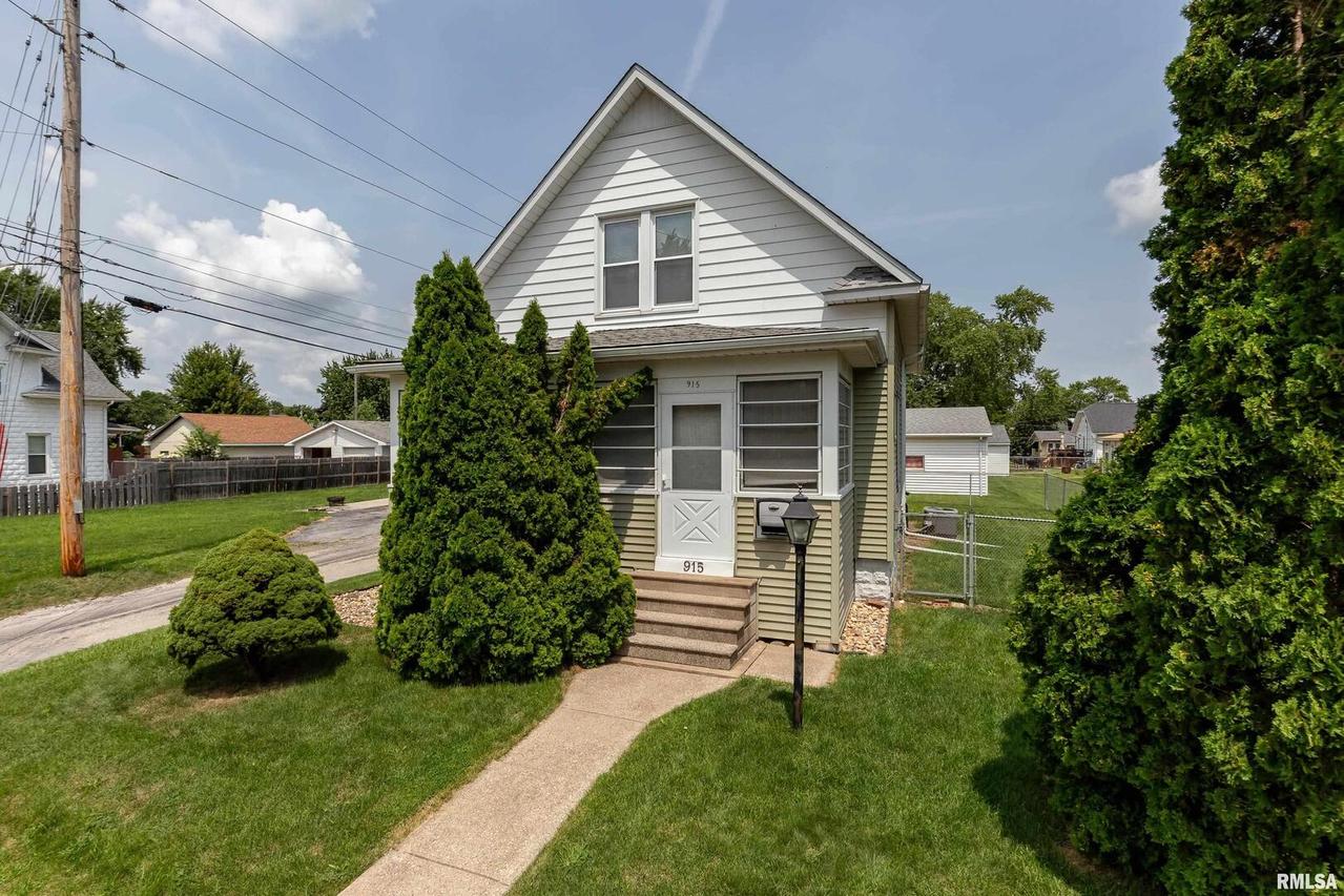 915 4th Ave., Silvis, IL 61282