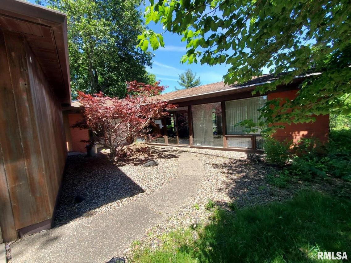 14 Lake Lynnwood Rd., Lynn Center, IL 61262