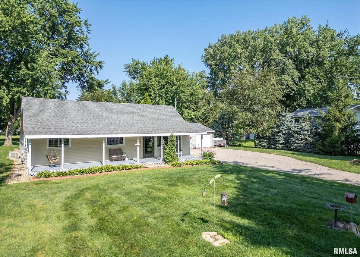 359 15th St., Rapids City, IL 61278