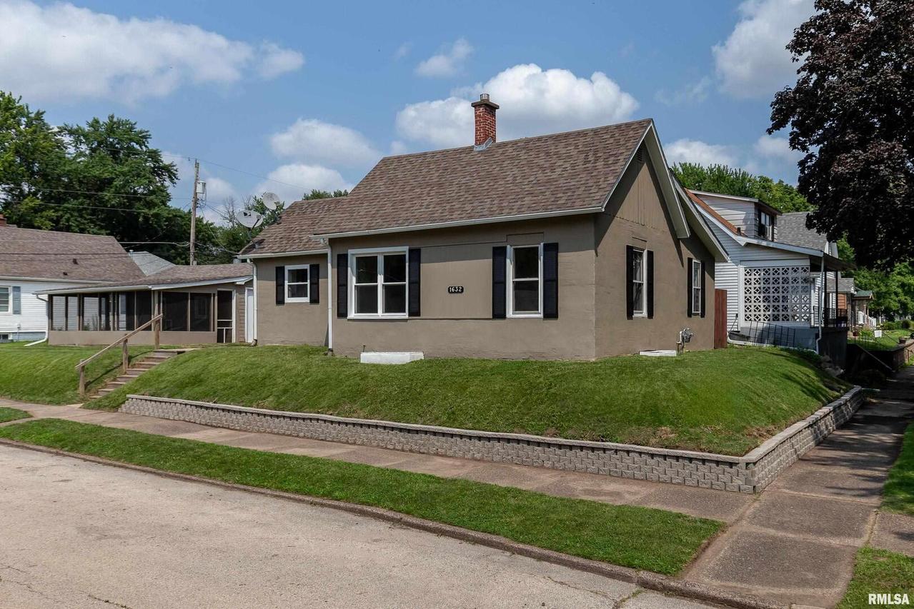 1632 18th St. #A, Moline, IL 61265