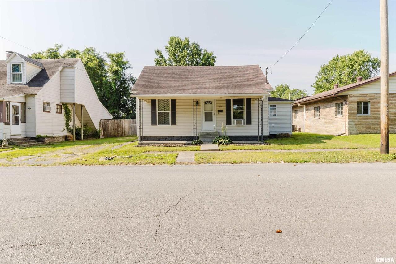 1212 W Monroe St., Herrin, IL 62948