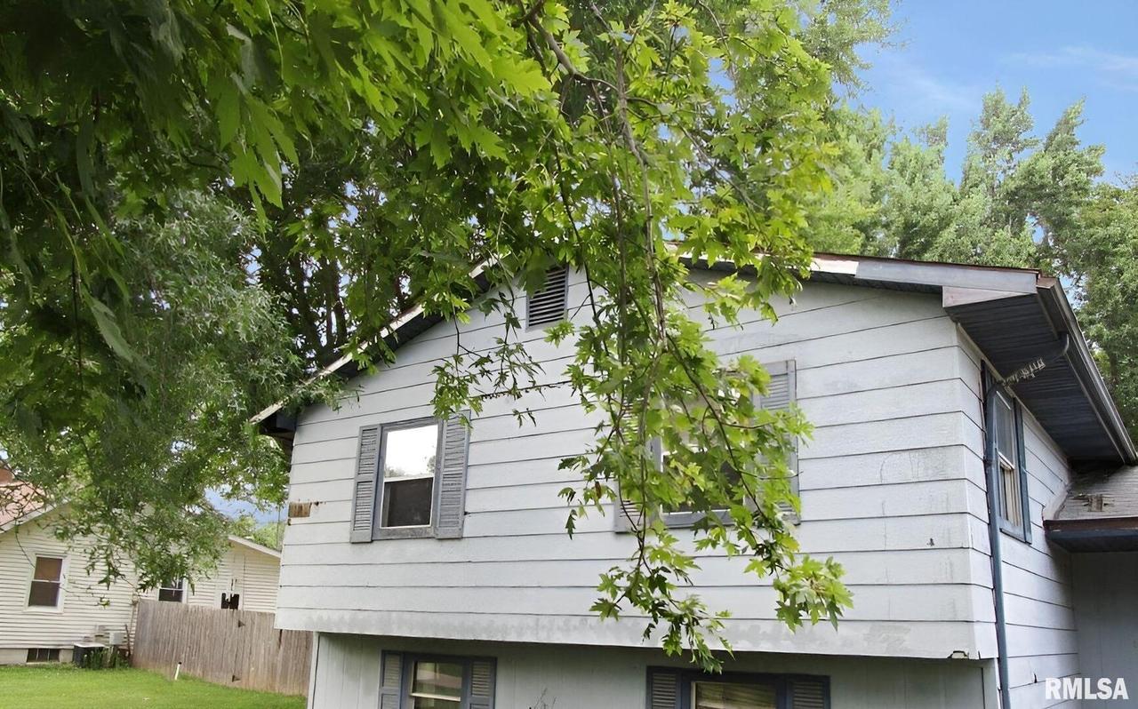 3819 4th Ave. #A, East Moline, IL 61244