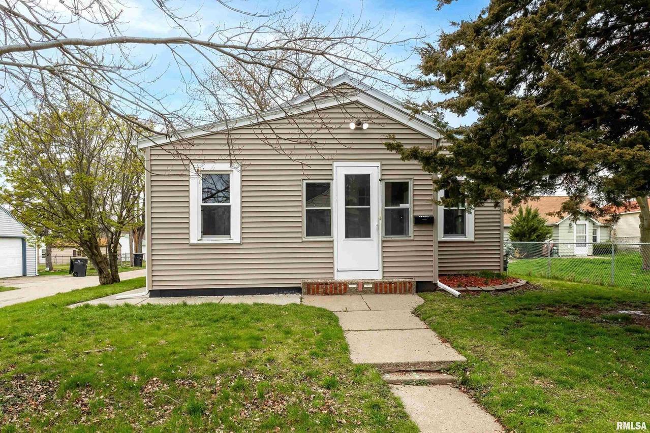 2226 43rd St., Rock Island, IL 61201