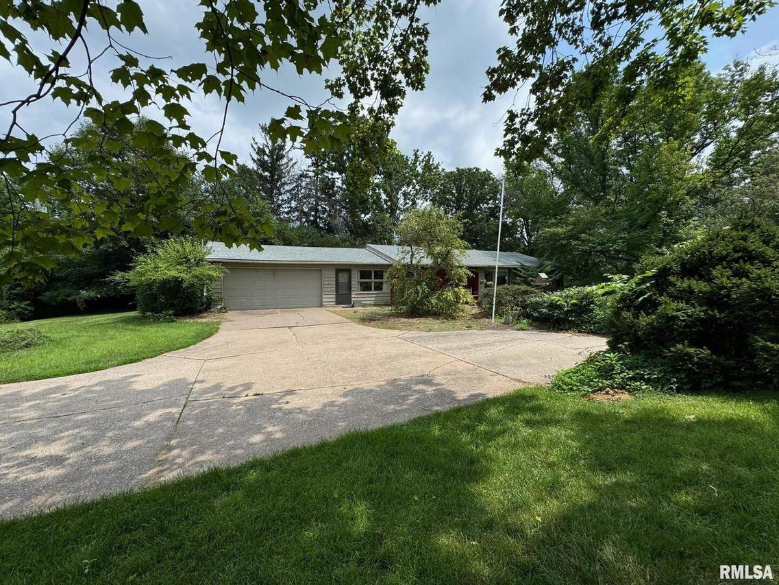 2505 W 3rd St., Coal Valley, IL 61240