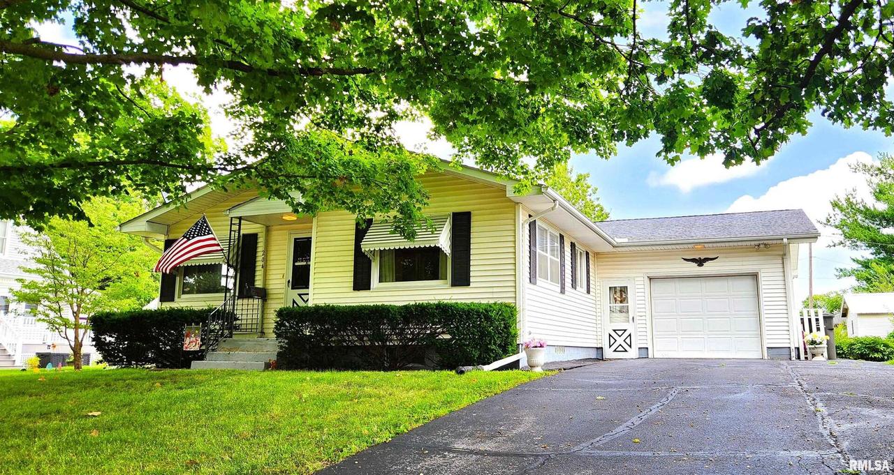 204 NW 3rd Ave., Aledo, IL 61231