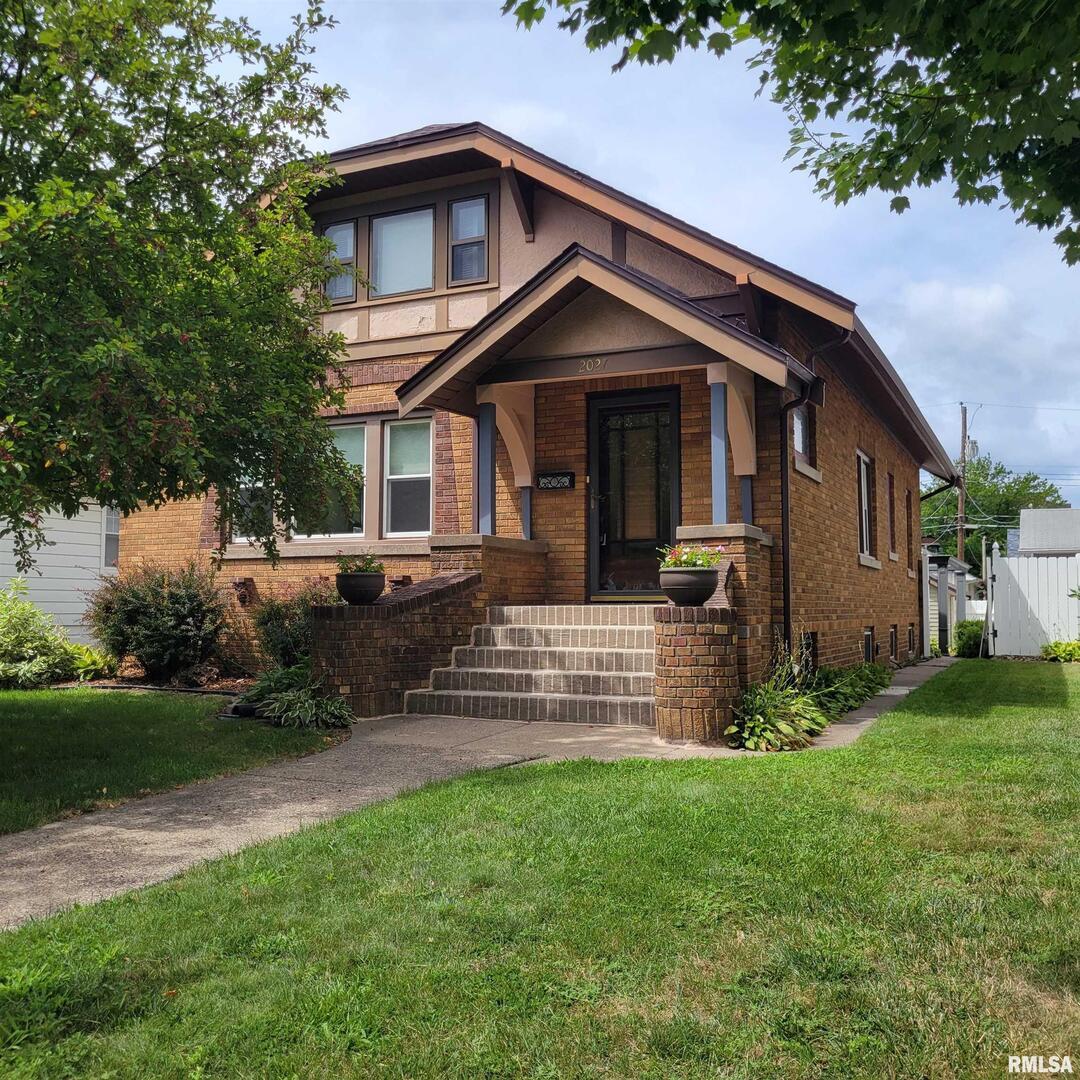 2027 12th St., Moline, IL 61265