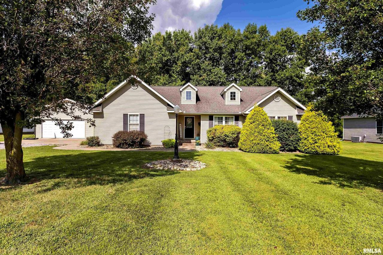 15271 Rue Belle Ln., Johnston City, IL 62951