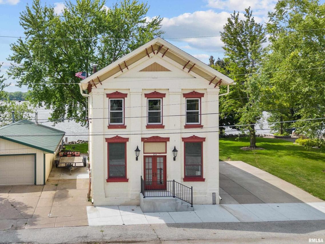 625 1st Ave., Hampton, IL 61256