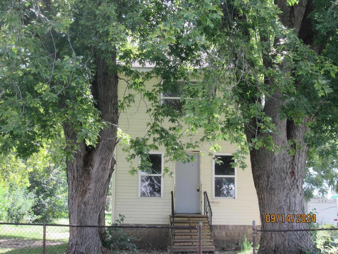 322 12th St., East Moline, IL 61244