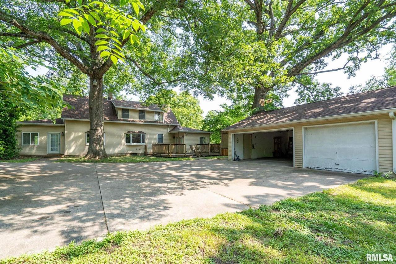 1752 28th Ave., Moline, IL 61265