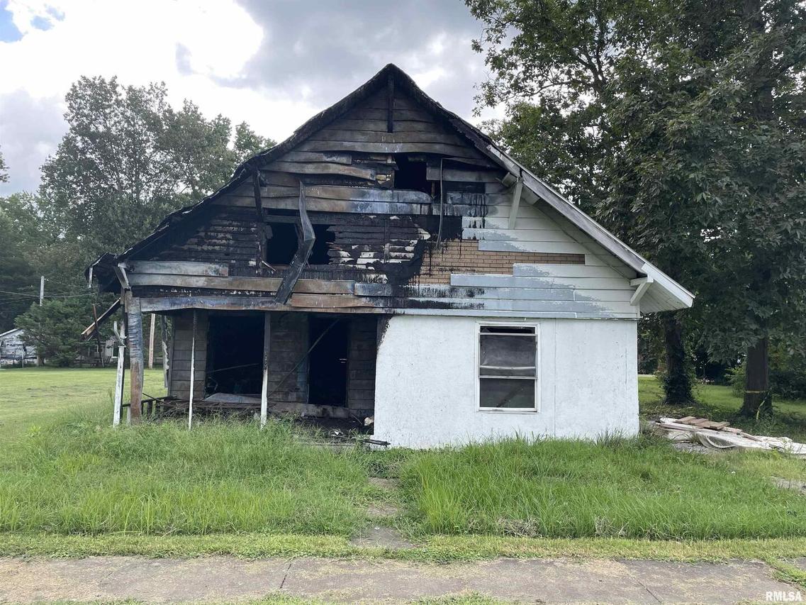 214 S King St., Hurst, IL 62949