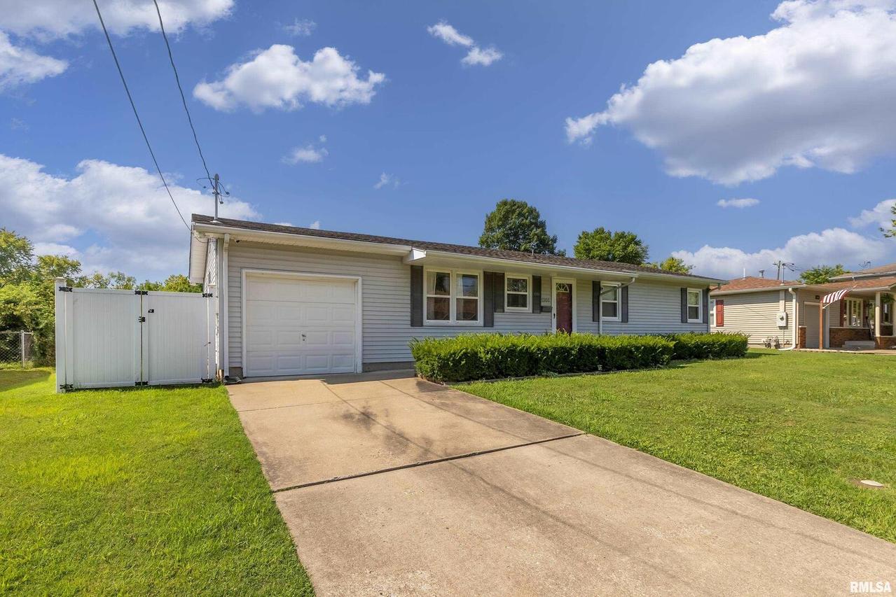 1303 W White St., Marion, IL 62959