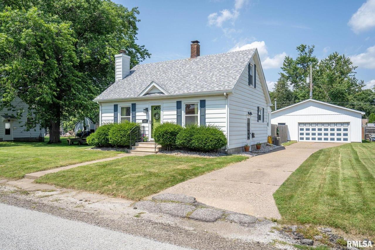 819 22nd Ave., East Moline, IL 61244