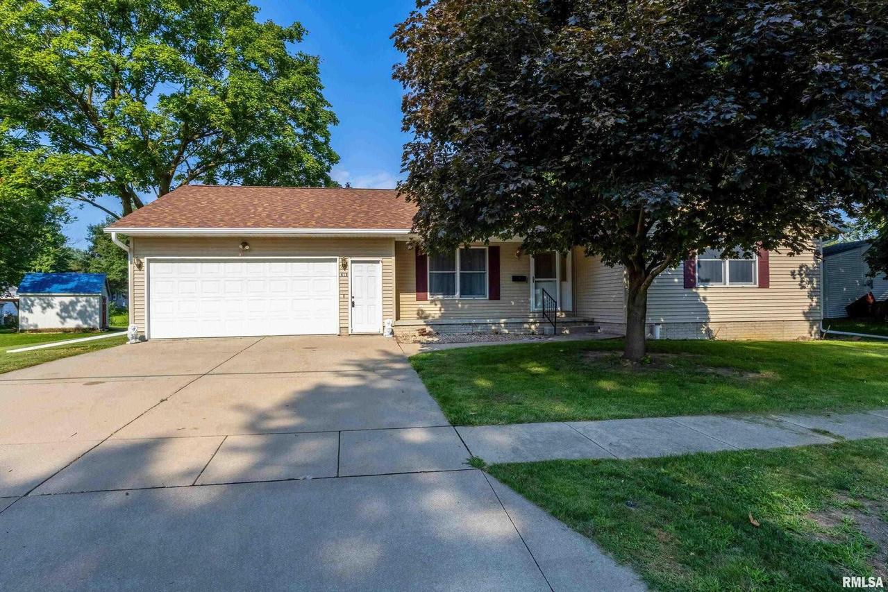 413 N East St., Cambridge, IL 61238