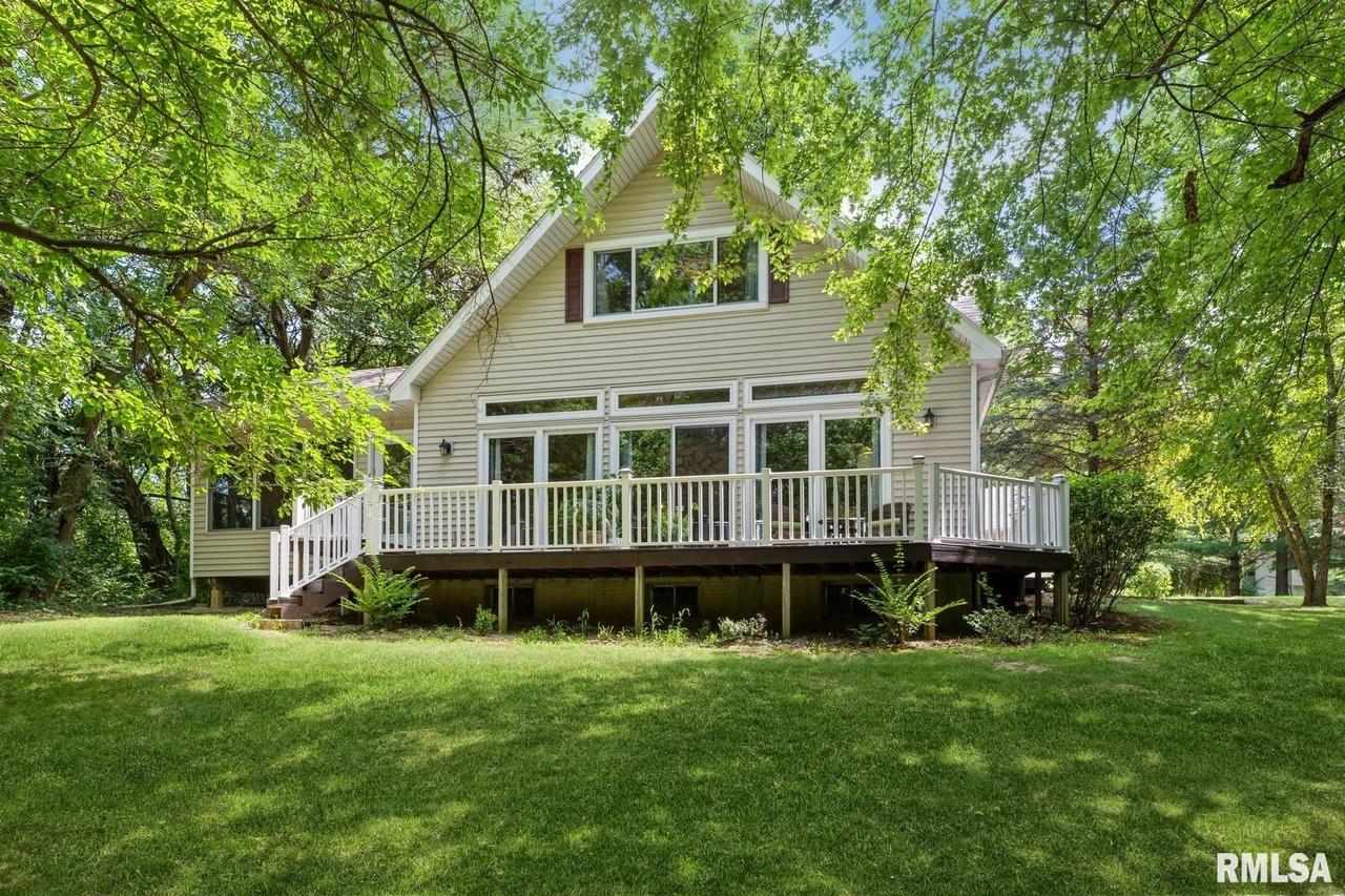 708 Skiview Dr., Sherrard, IL