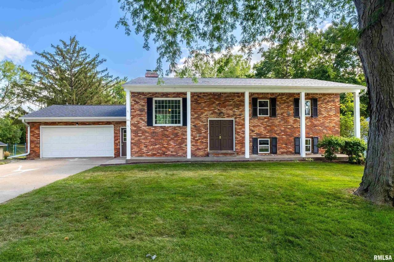 640 Oakwood Pl., Geneseo, IL