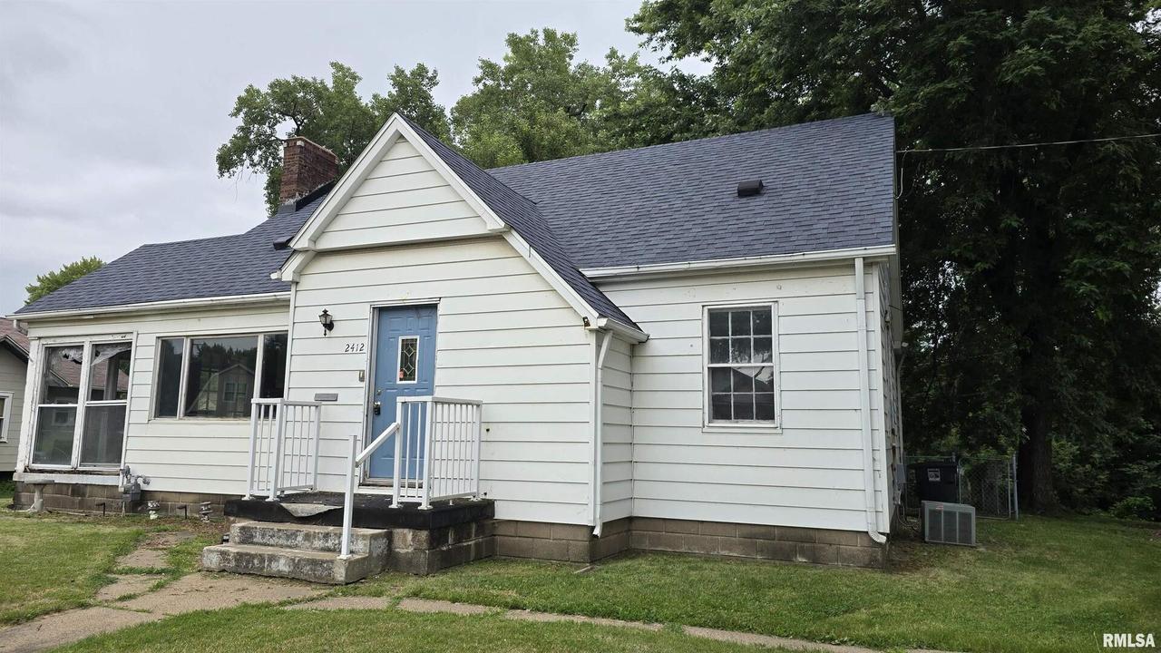 2412 Avenue Of The Cities Ave., Moline, IL 61265