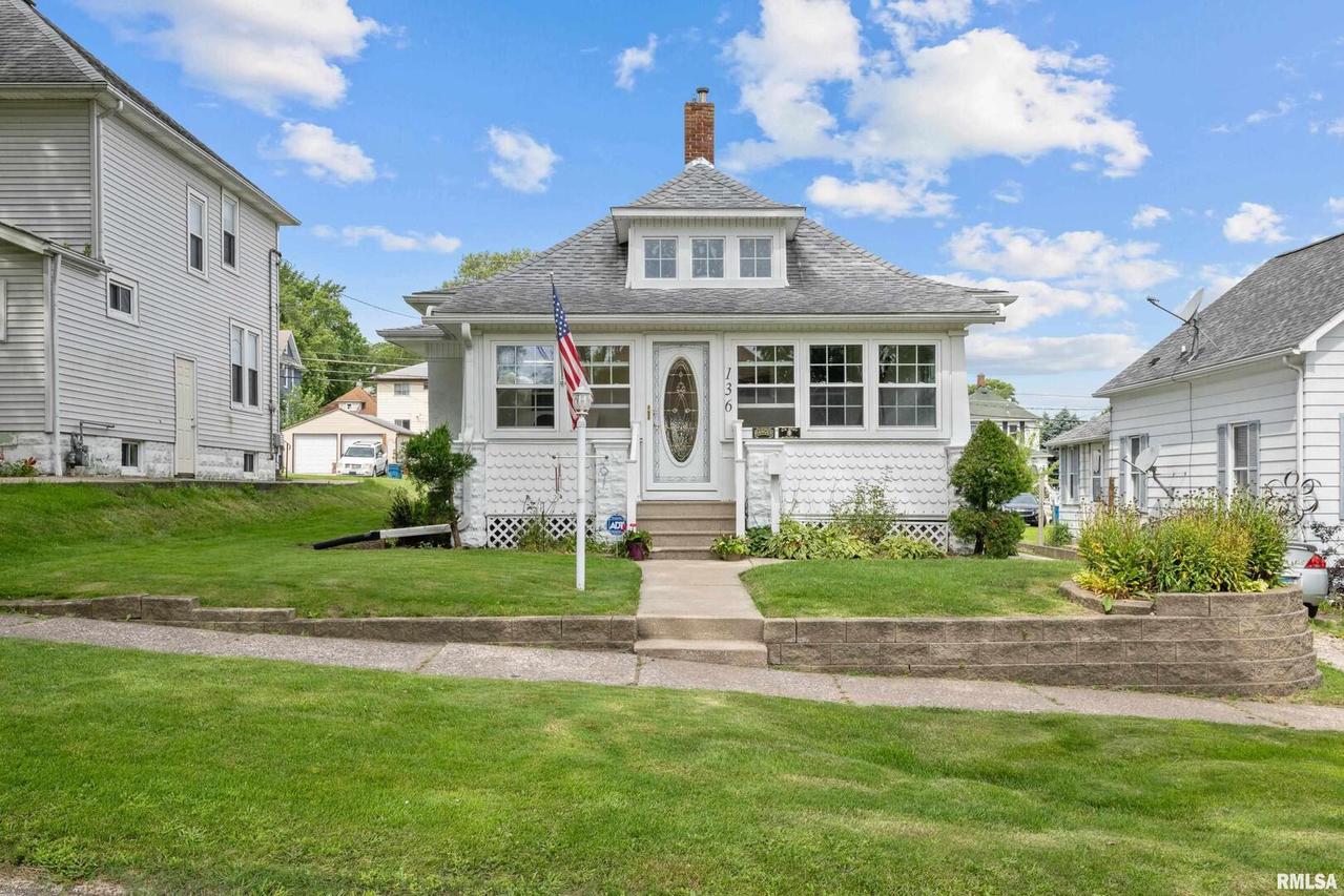 136 6th St., Silvis, IL 61282