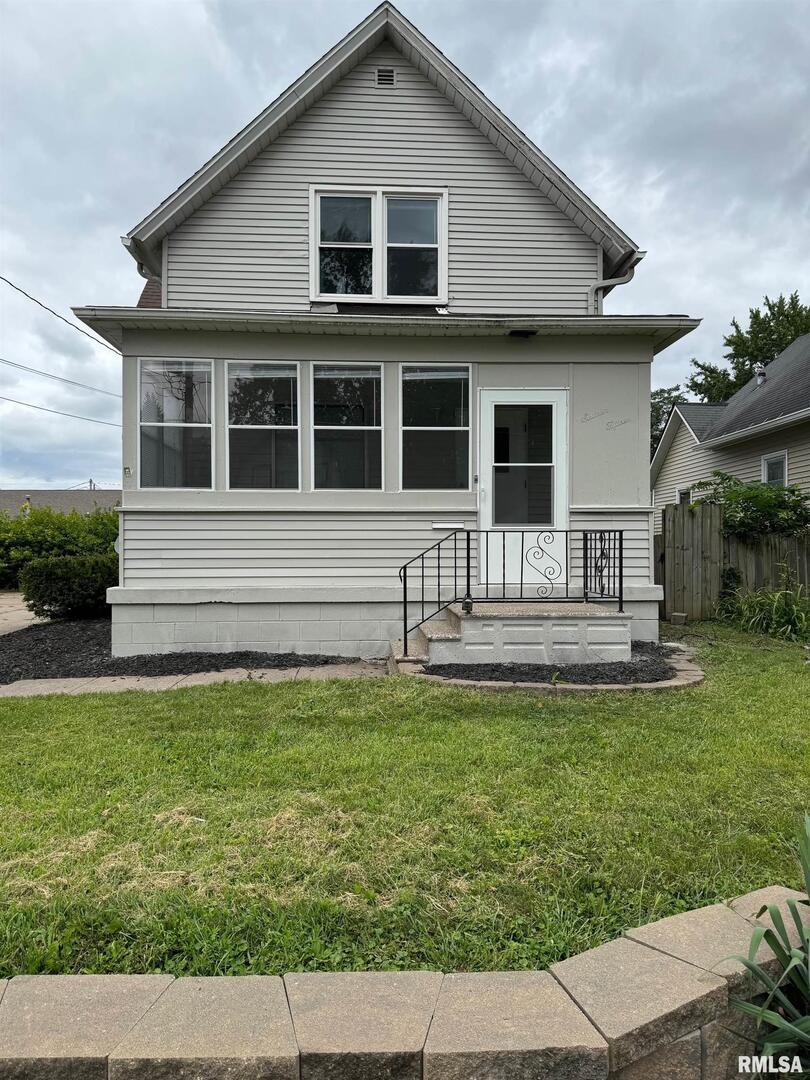 1615 25th Ave., Moline, IL 61265