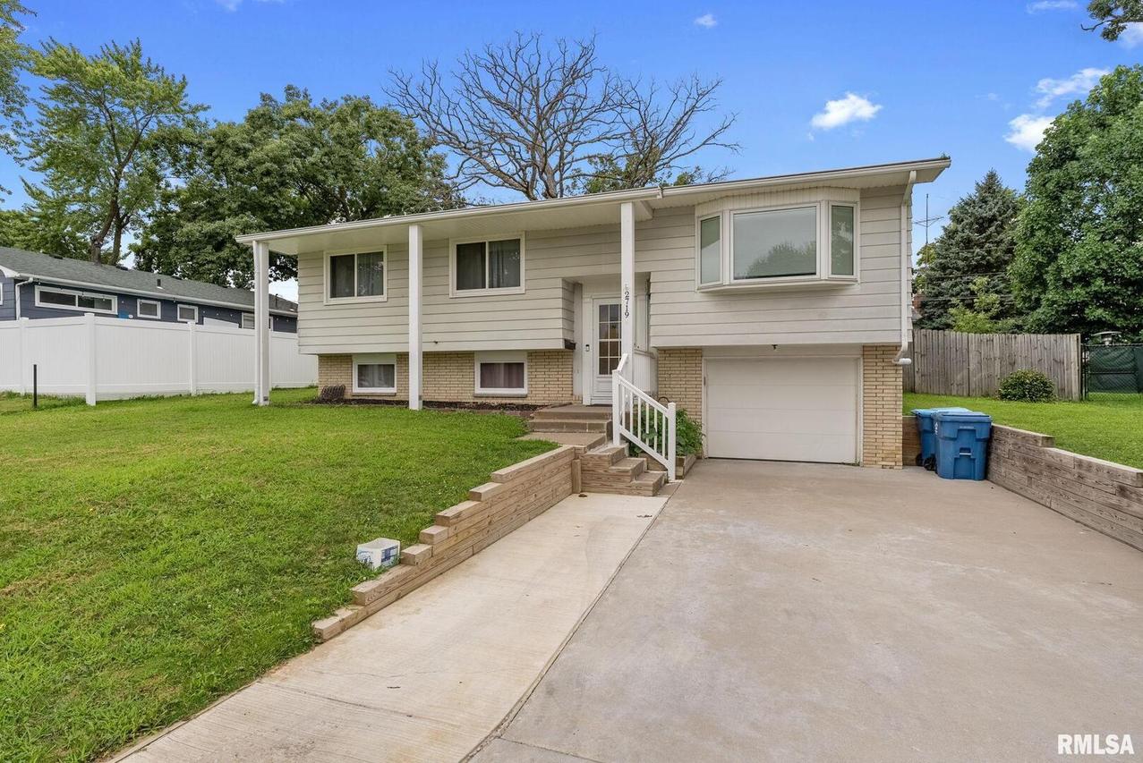 2719 9th St., East Moline, IL 61244