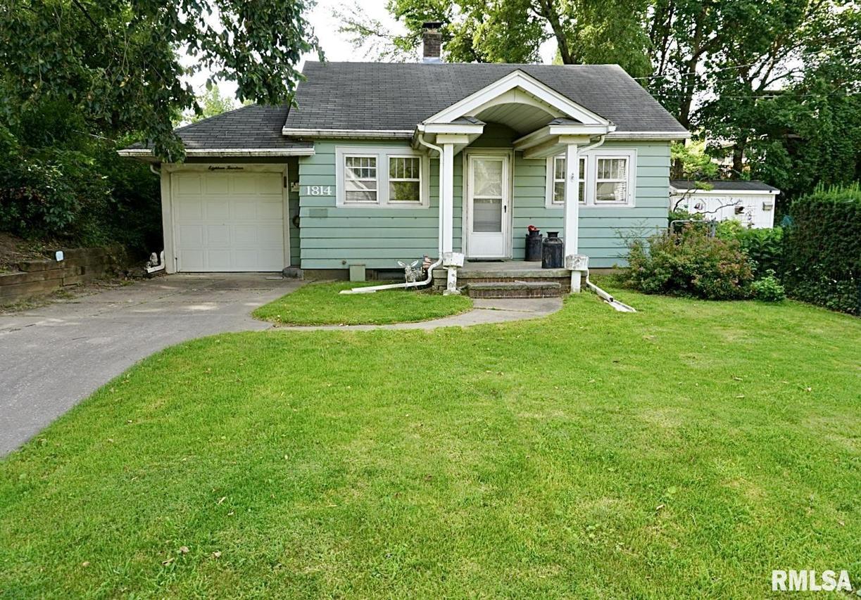 1814 18th Ave., Moline, IL 61265
