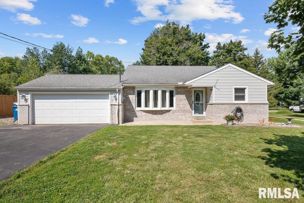 419 15th St., Rapids City, IL 61278