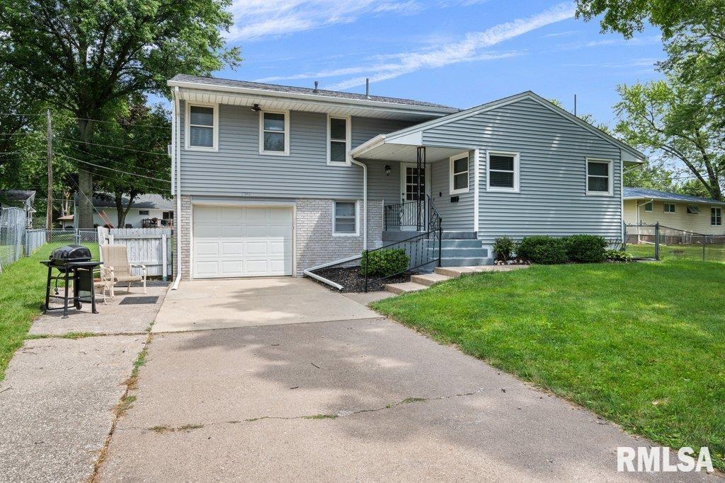 5337 31st Avenue Ct., Moline, IL 61265