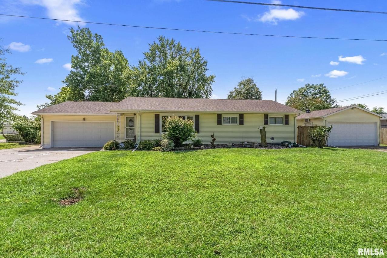 302 7th Ave., Colona, IL 61241