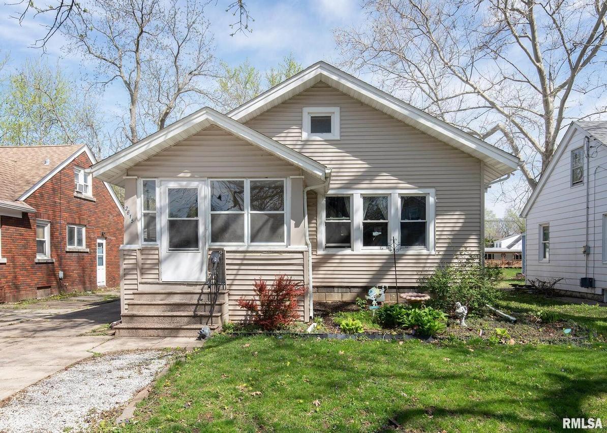 2615 15th Ave., Rock Island, IL 61201