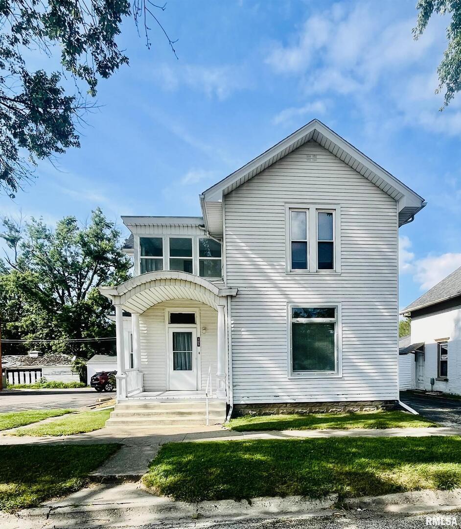 105 E Evergreen St., Elmwood, IL 61529