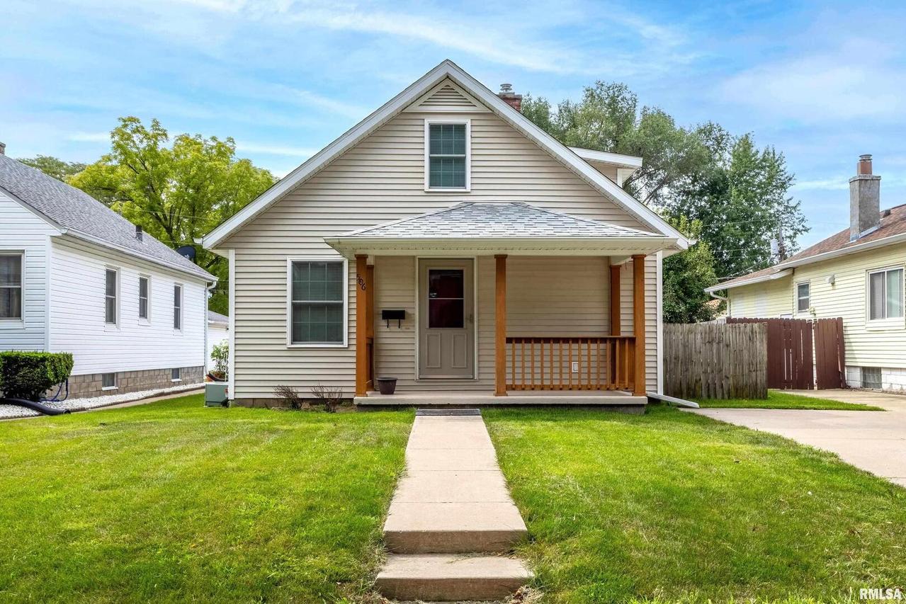 506 27th Ave., Moline, IL 61265