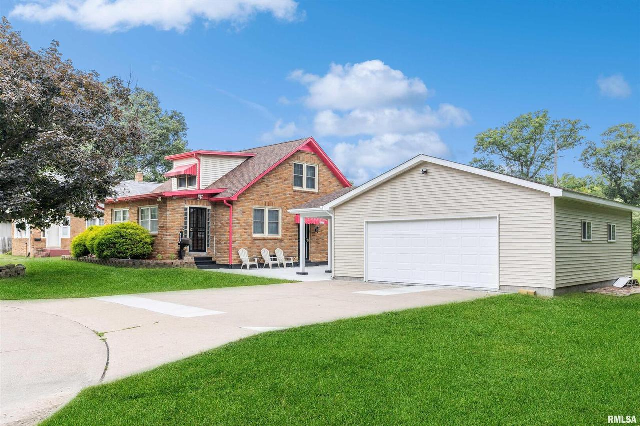 363 32nd Ave., East Moline, IL 61244