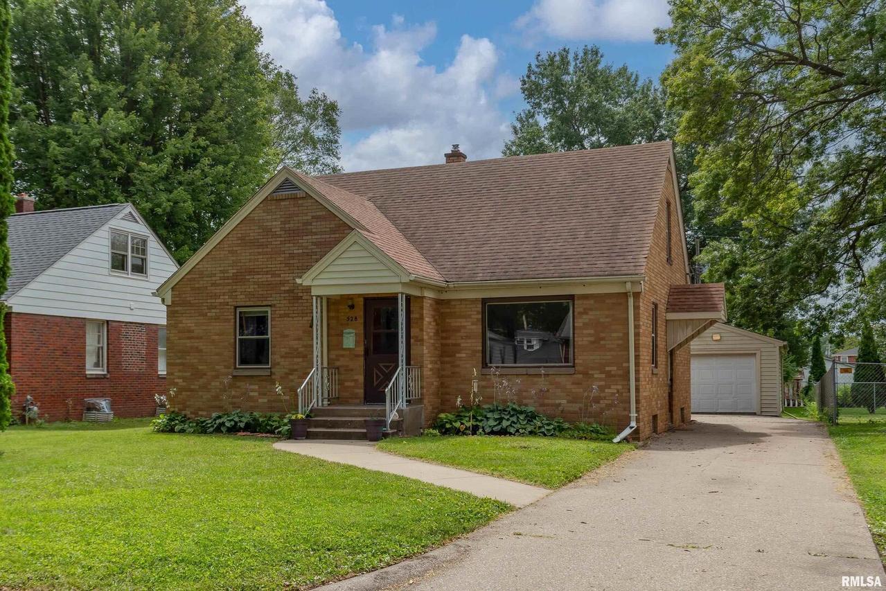 528 28th Ave., Moline, IL 61265