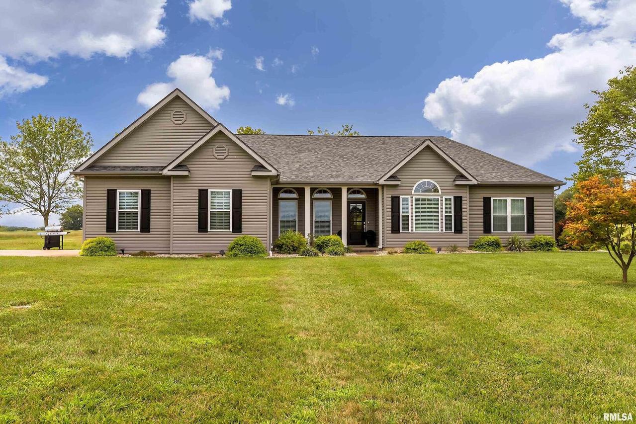 500 Willow Lake Rd., Eldorado, IL 62930