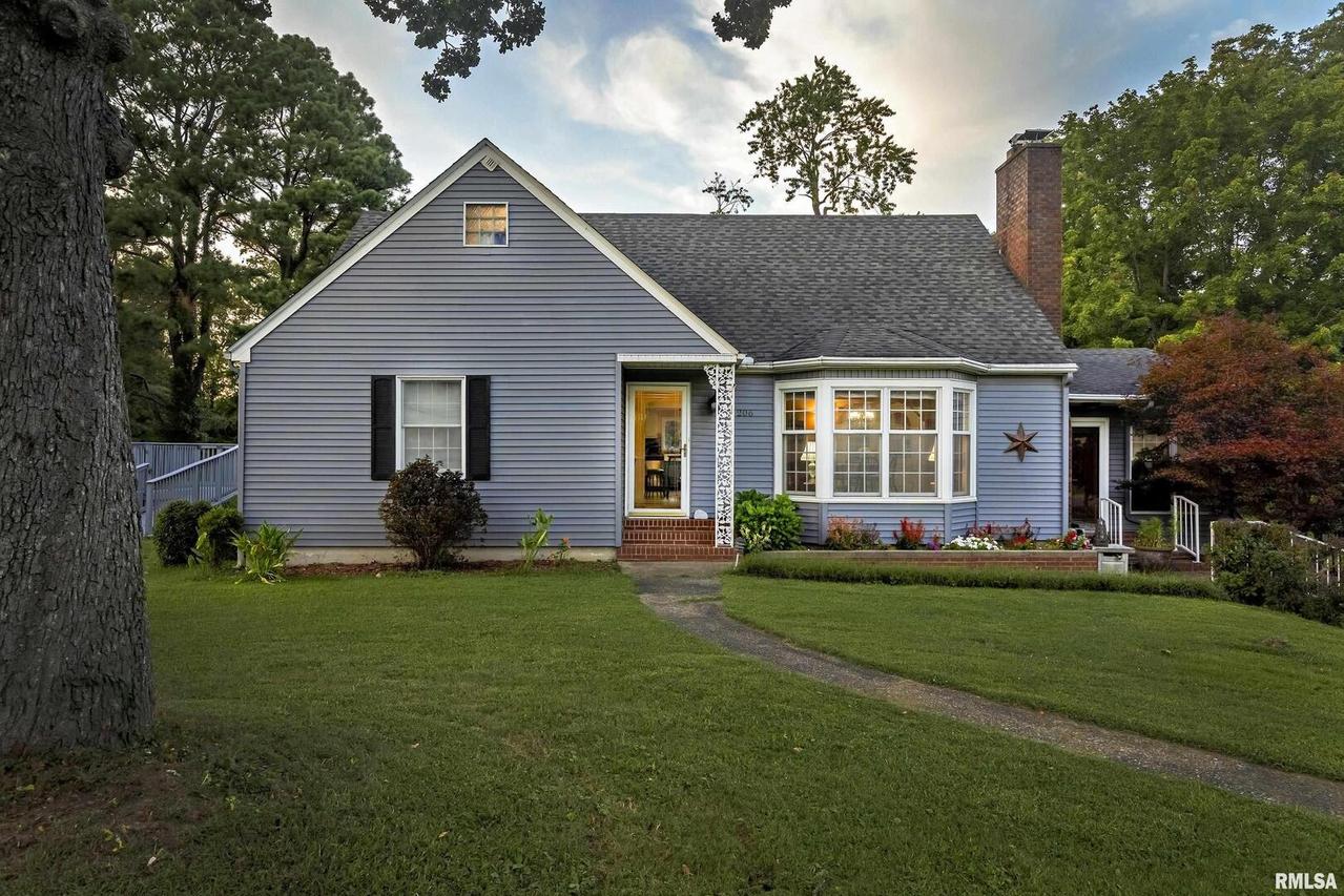 206 College St., Vienna, IL 62995