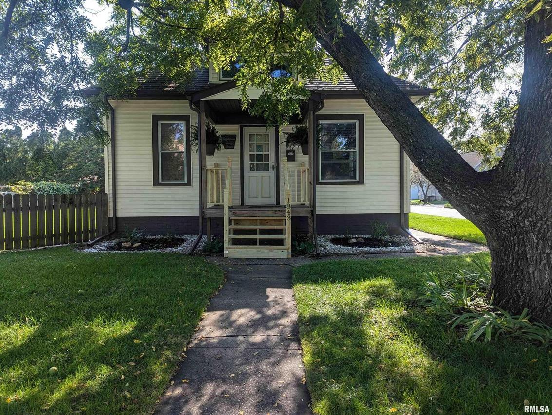 1843 38th St., Rock Island, IL 61201