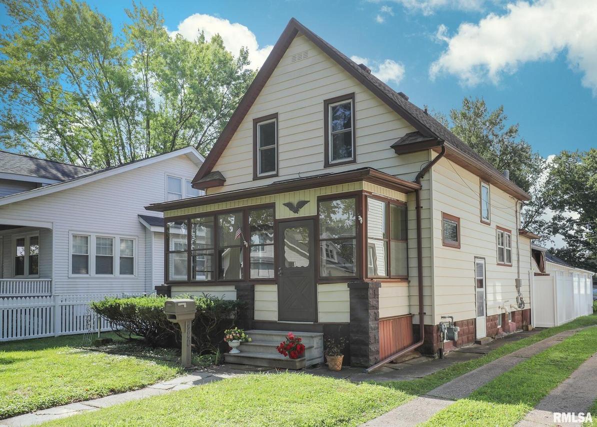 420 20th Ave., Moline, IL 61265