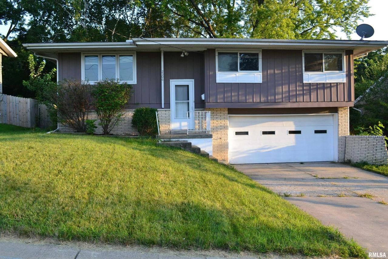 2306 W Kensington Dr., Peoria, IL 61614