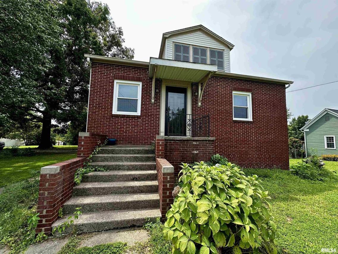 2045 State St., Eldorado, IL 62930