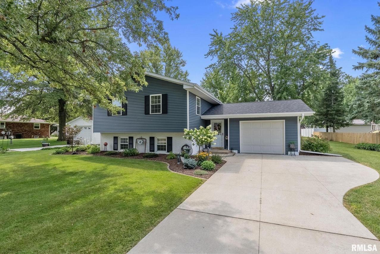 401 W 2nd St., Atkinson, IL 61235