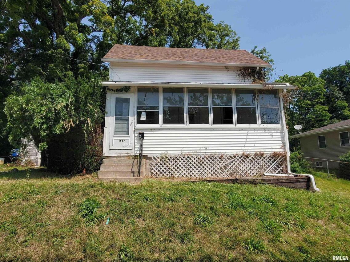 1657 27th Ave., Moline, IL 61265