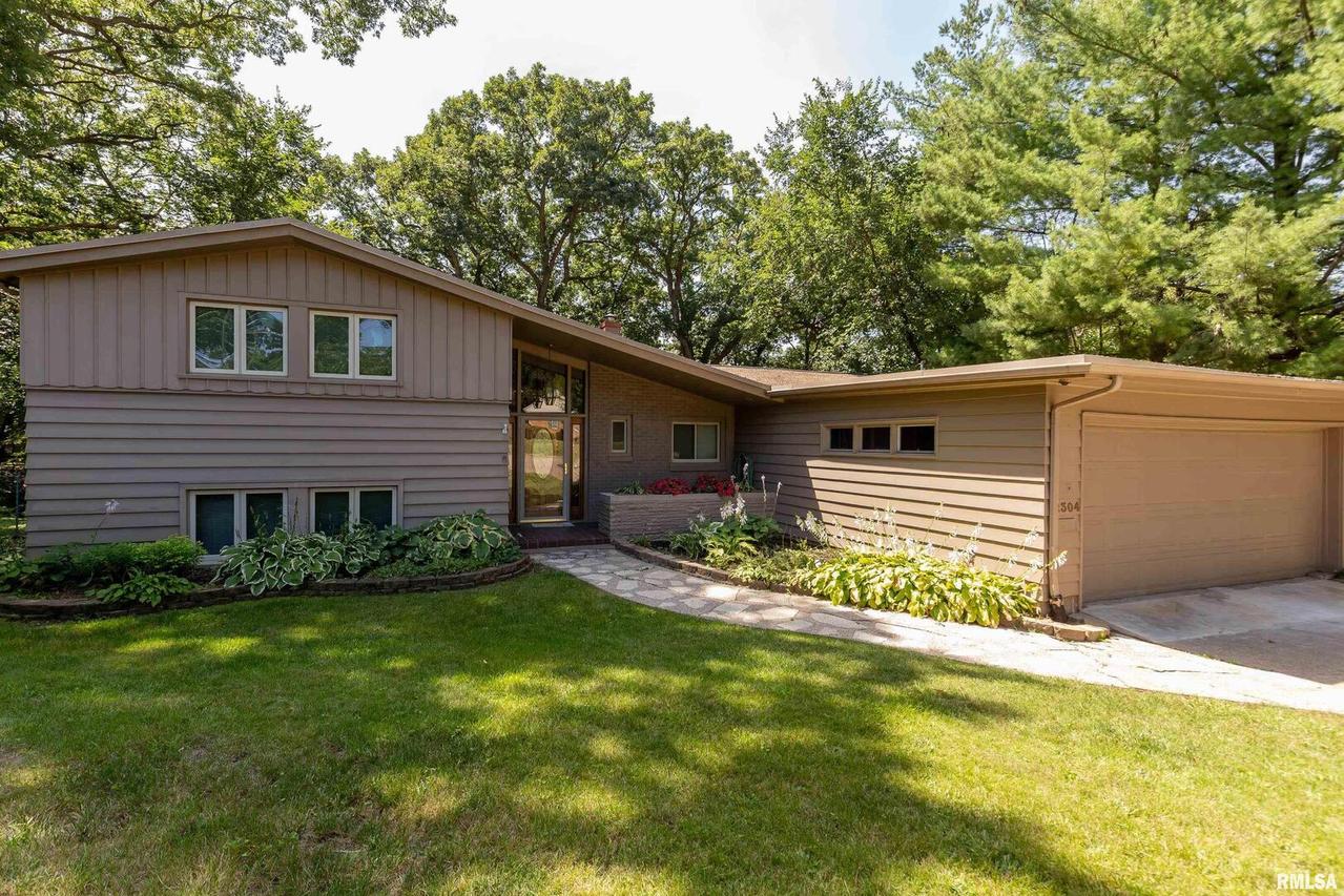 2304 14th Ave., Moline, IL 61265