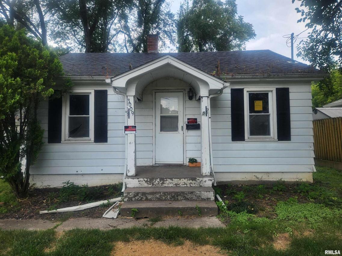 3009 44th St., Moline, IL 61265