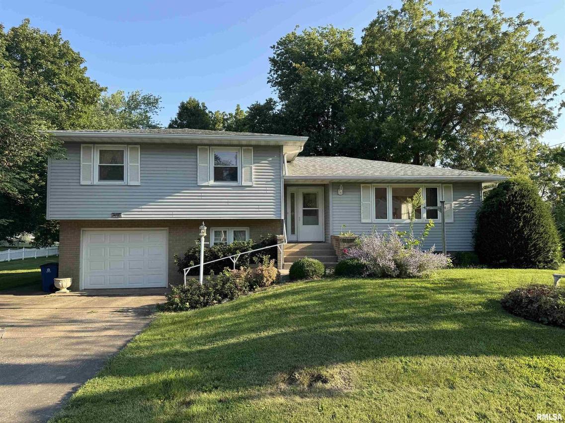 316 W North St., Cambridge, IL 61238