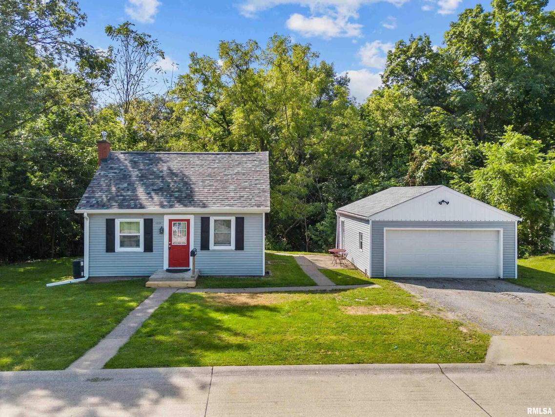 5434 10th Ave., Moline, IL 61265